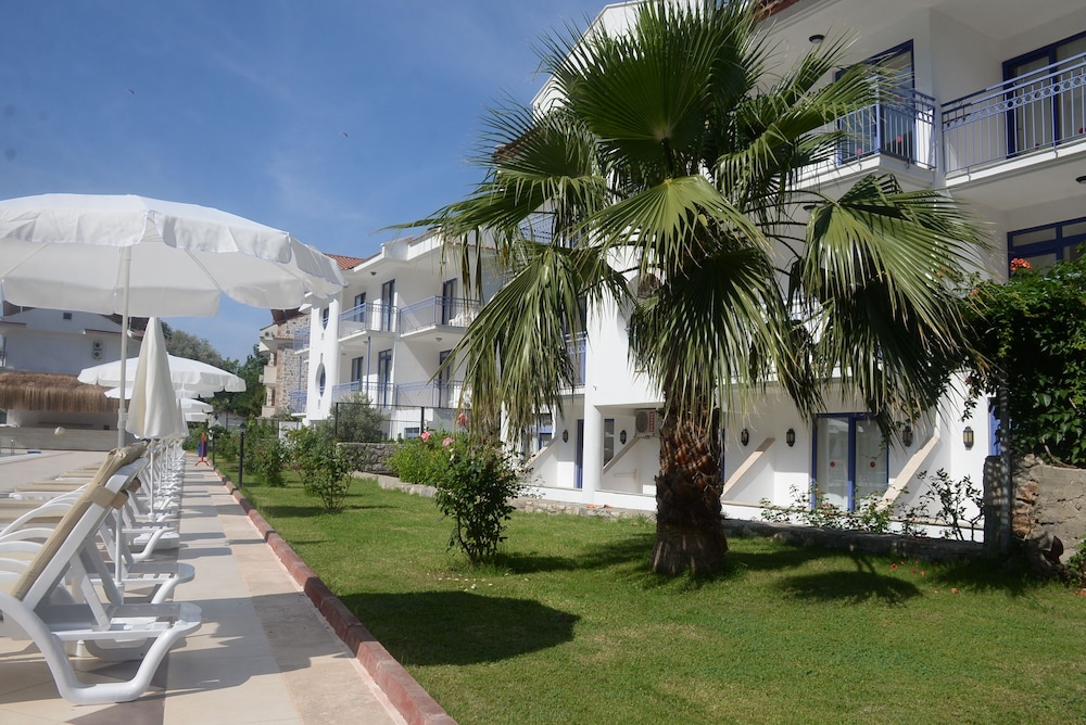 Belcekum Beach Hotel — Hotel building in Fethiye, Mugla
