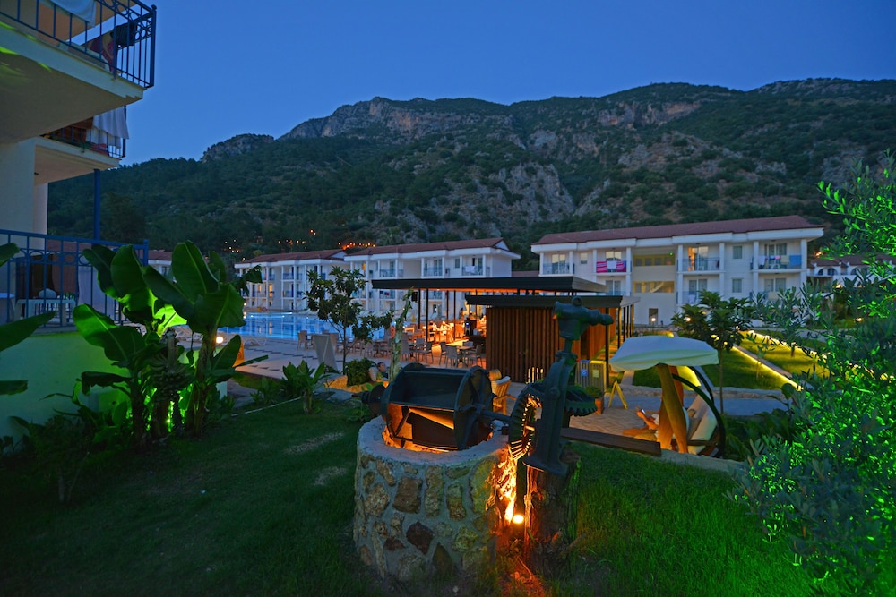Belcekum Beach Hotel — Hotel building in Fethiye, Mugla