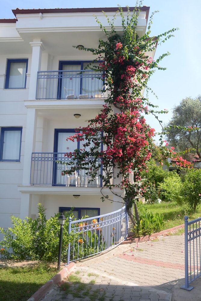 Belcekum Beach Hotel — Hotel building in Fethiye, Mugla