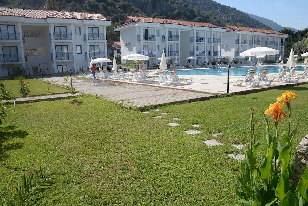 Belcekum Beach Hotel — Swimming pool in Fethiye, Mugla