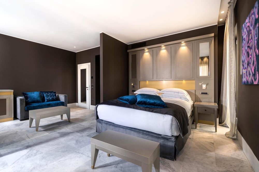 Hotel Palazzo Doglio — Hotel rooms in Cagliari, Sardinia