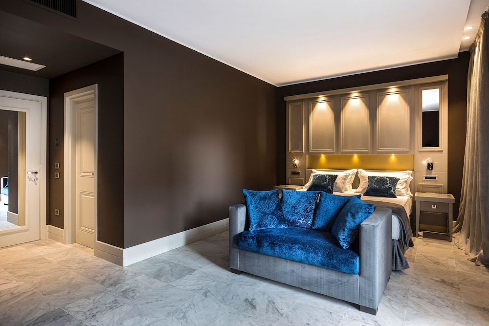 Hotel Palazzo Doglio — Hotel rooms in Cagliari, Sardinia