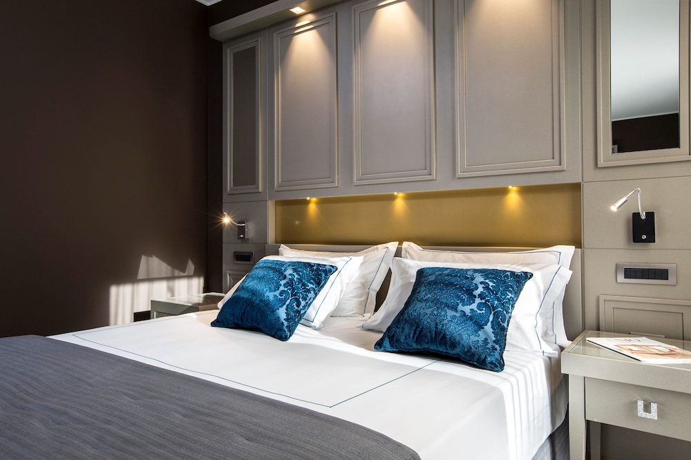 Hotel Palazzo Doglio — Hotel rooms in Cagliari, Sardinia