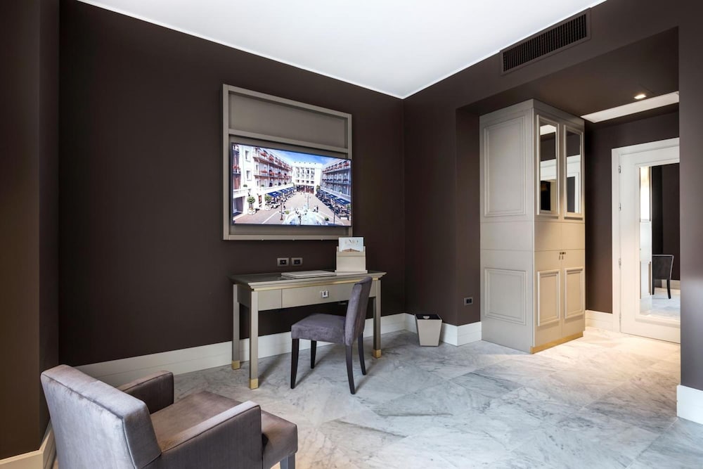 Hotel Palazzo Doglio — Hotel rooms in Cagliari, Sardinia