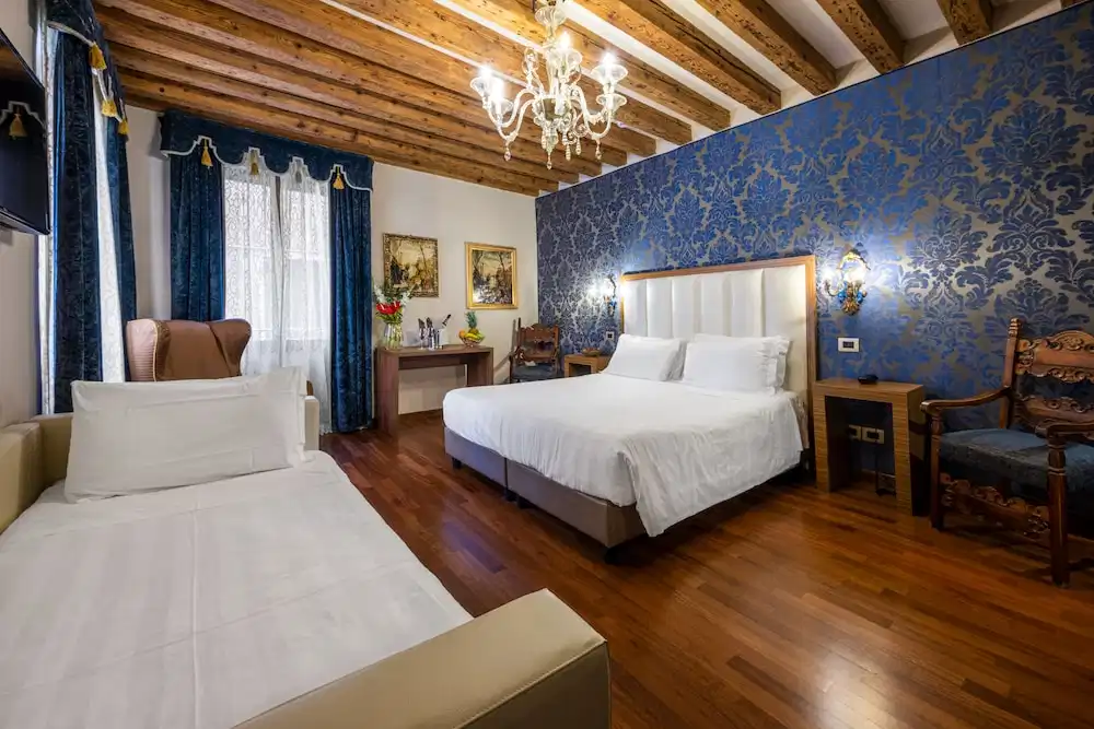 Palazzo San Lorenzo — Hotel rooms in Venice, Veneto