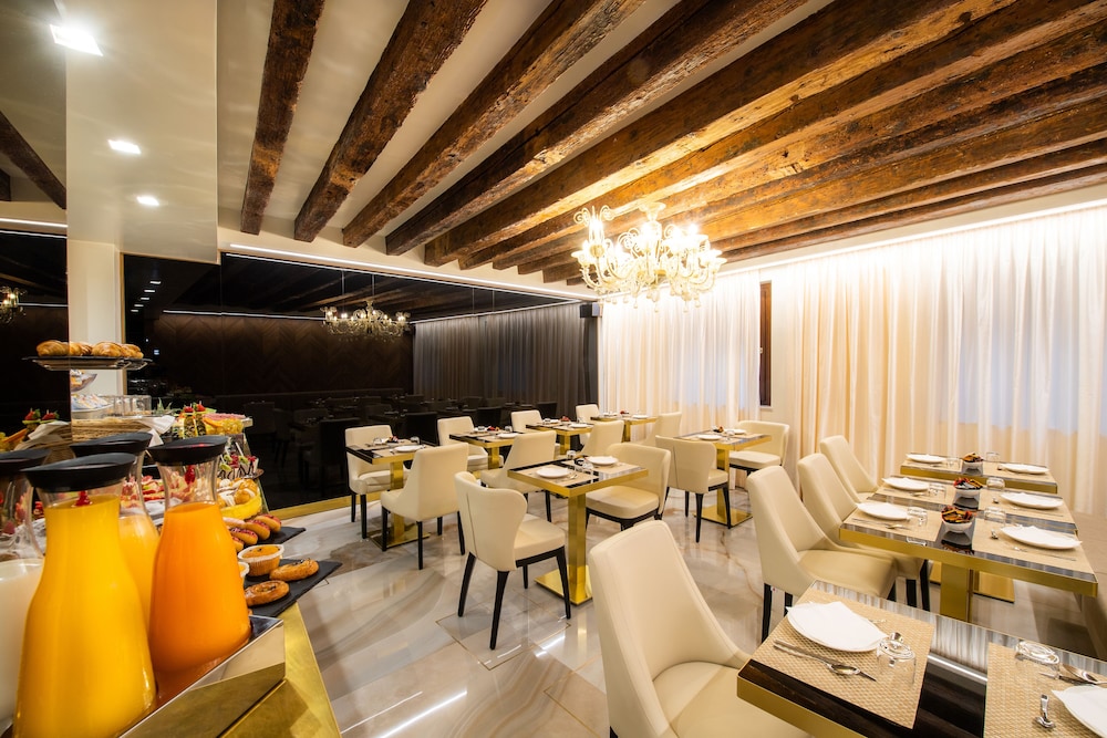 Palazzo San Lorenzo — Restaurant & bars in Venice, Veneto