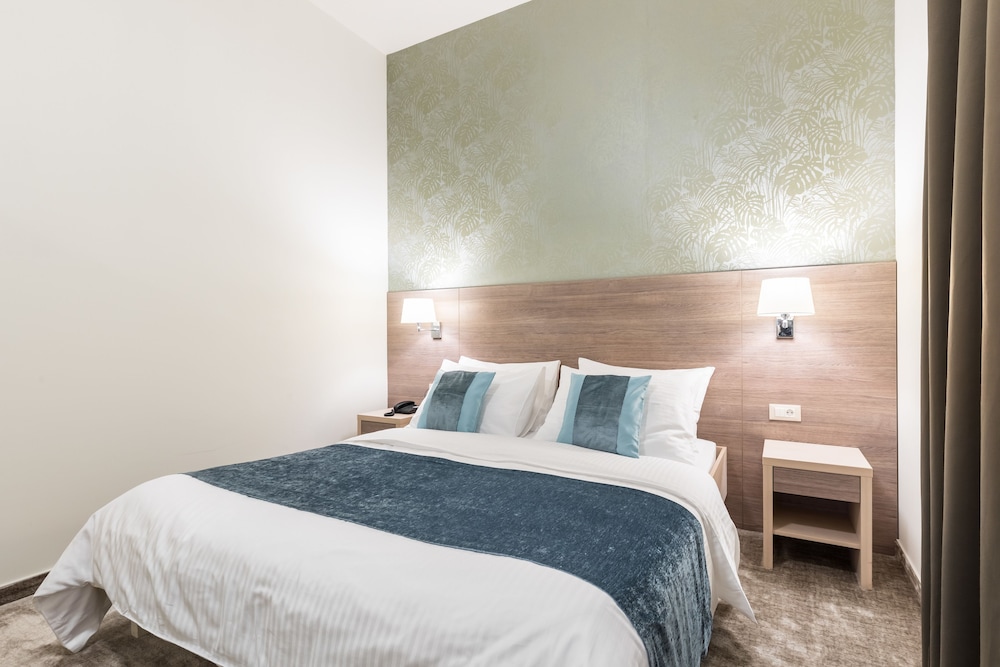 Hotel Mondo — Hotel rooms in Split, Split-Dalmatia