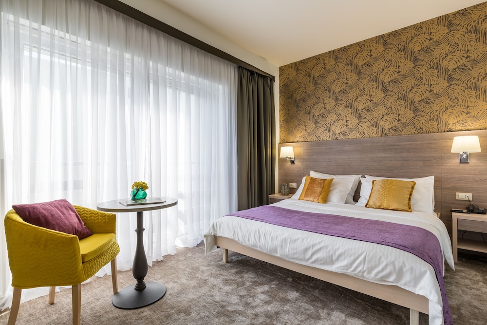 Hotel Mondo — Hotel rooms in Split, Split-Dalmatia