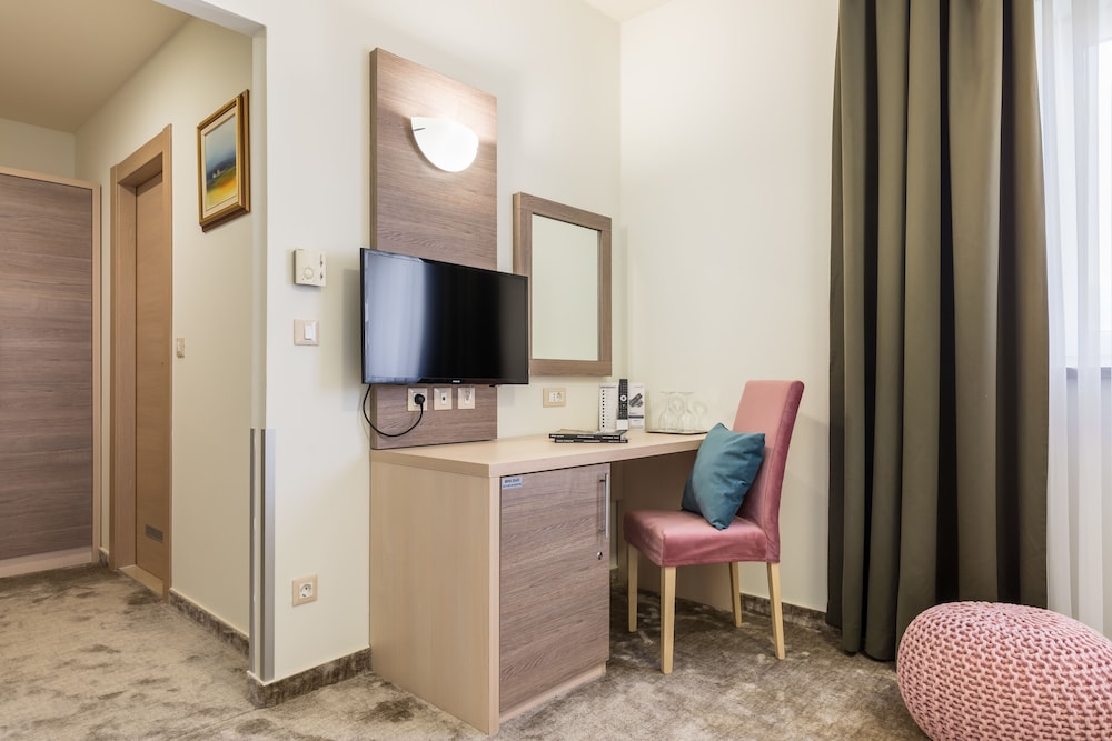 Hotel Mondo — Hotel rooms in Split, Split-Dalmatia