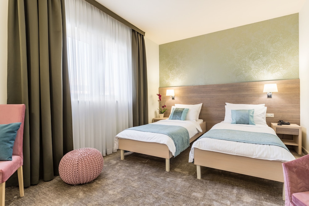 Hotel Mondo — Hotel rooms in Split, Split-Dalmatia