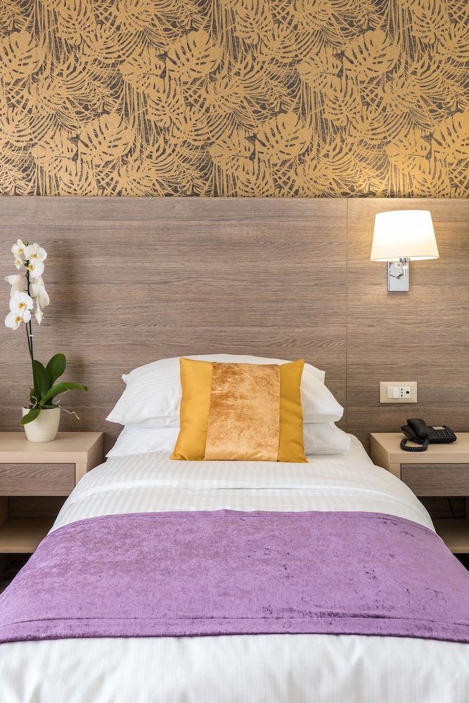 Hotel Mondo — Hotel rooms in Split, Split-Dalmatia