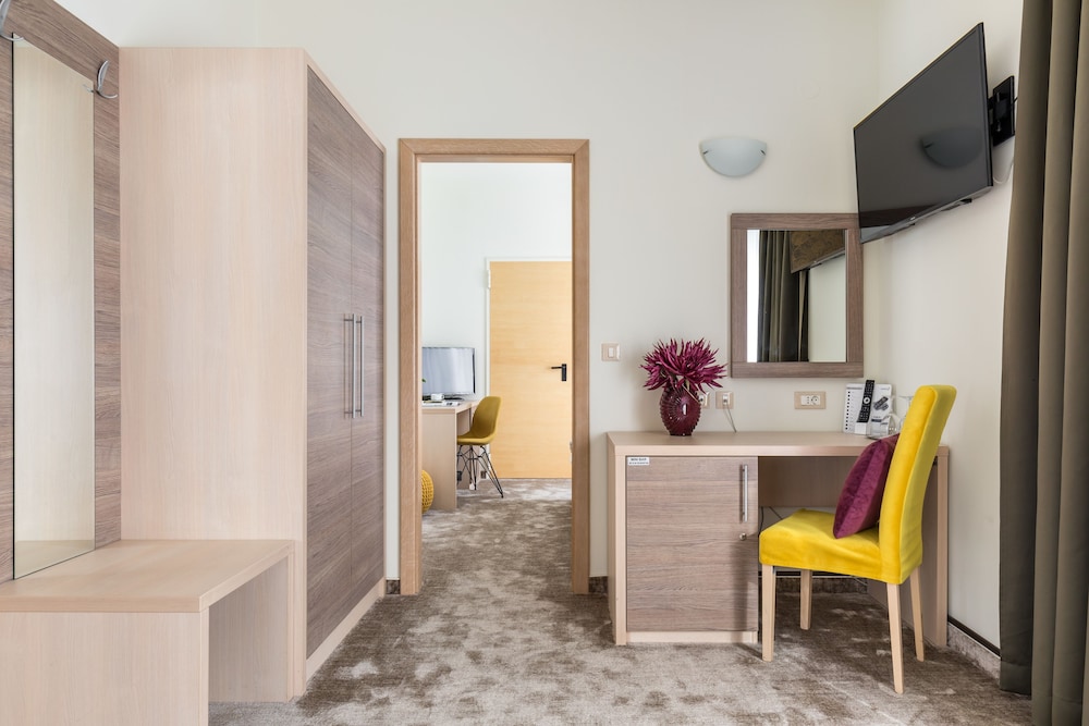 Hotel Mondo — Hotel rooms in Split, Split-Dalmatia