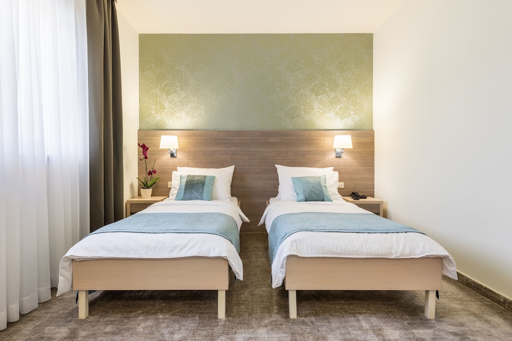 Hotel Mondo — Hotel rooms in Split, Split-Dalmatia