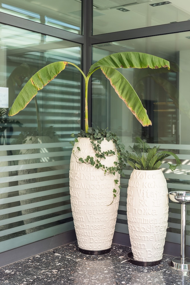 Hotel Mondo — Hotel building in Split, Split-Dalmatia