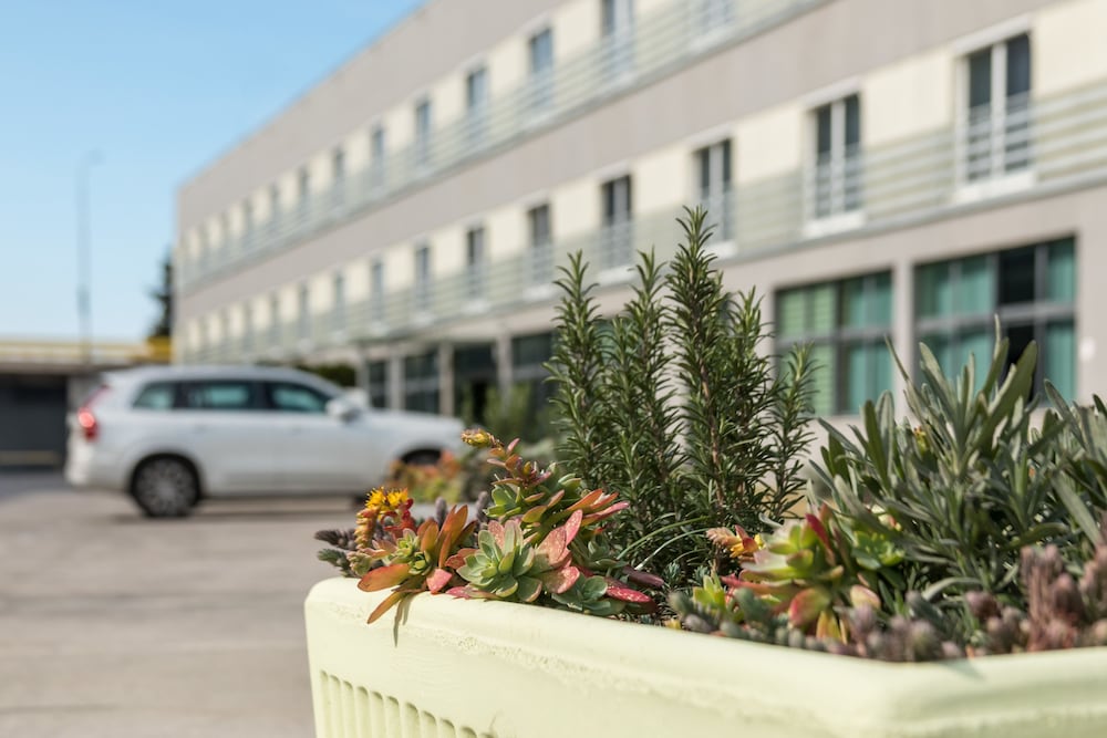 Hotel Mondo — Hotel building in Split, Split-Dalmatia