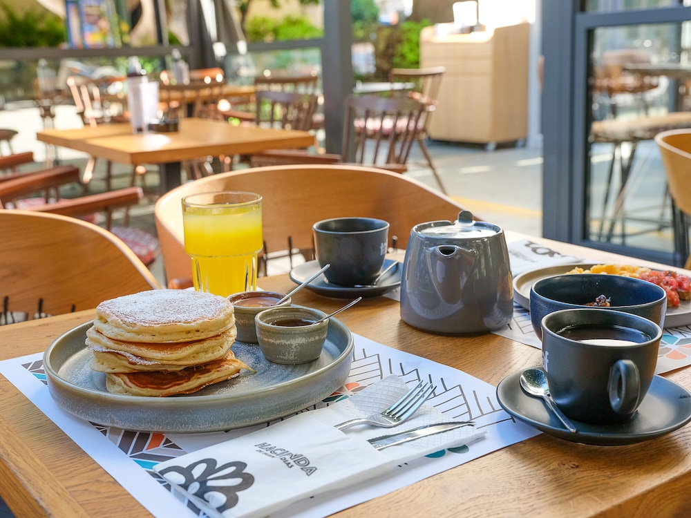 Metropole Urban Hotel — Restaurant & bars in Heraklion