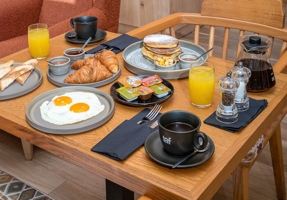 Metropole Urban Hotel — Restaurant & bars in Heraklion
