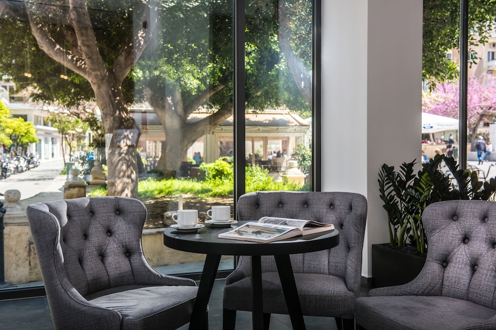 Metropole Urban Hotel — Restaurant & bars in Heraklion
