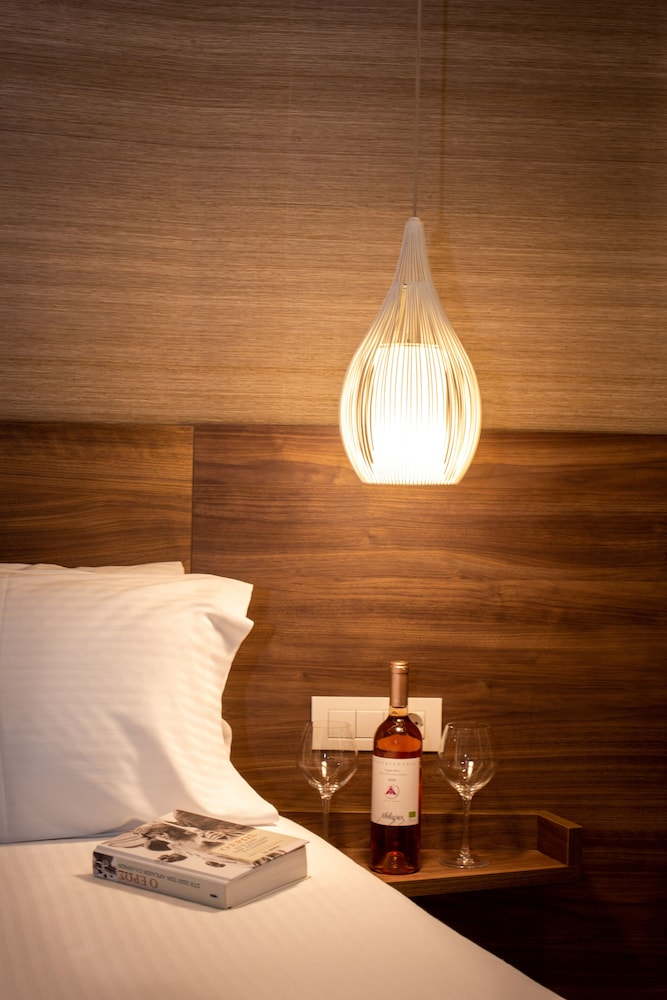 Metropole Urban Hotel — Hotel rooms in Heraklion