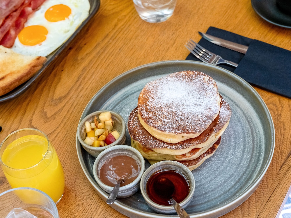 Metropole Urban Hotel — Restaurant & bars in Heraklion