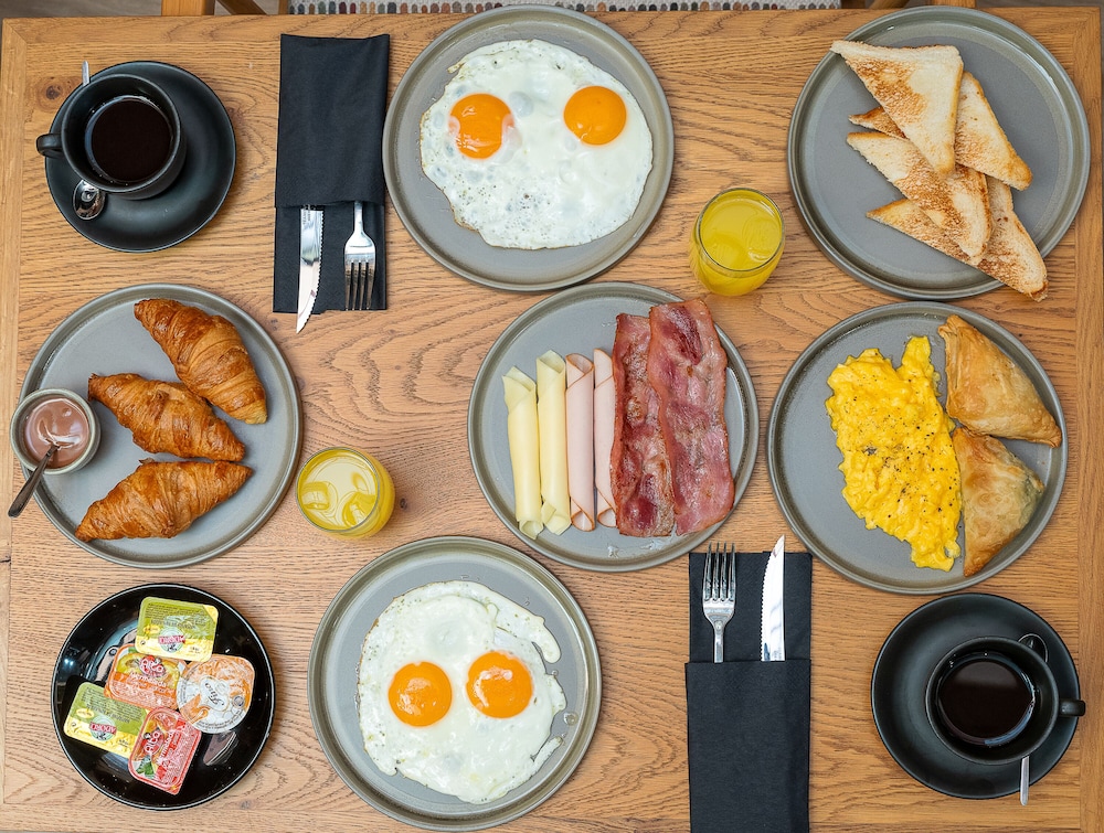 Metropole Urban Hotel — Restaurant & bars in Heraklion