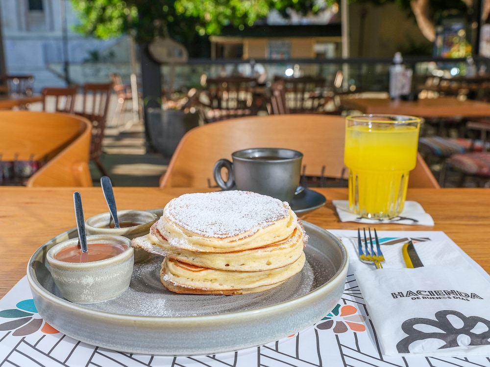 Metropole Urban Hotel — Restaurant & bars in Heraklion