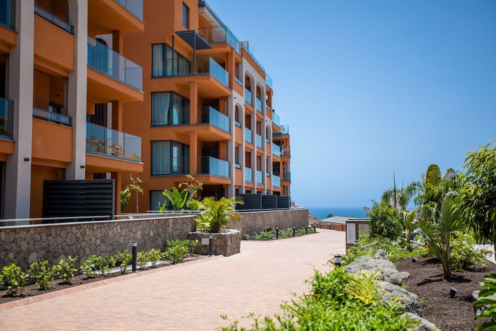 Arguineguin Park By Servatur VV — Hotel building in Arguineguin, Canary Islands