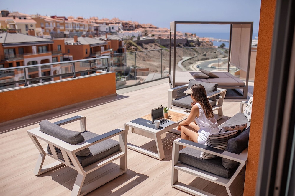 Arguineguin Park By Servatur VV — Hotel building in Arguineguin, Canary Islands