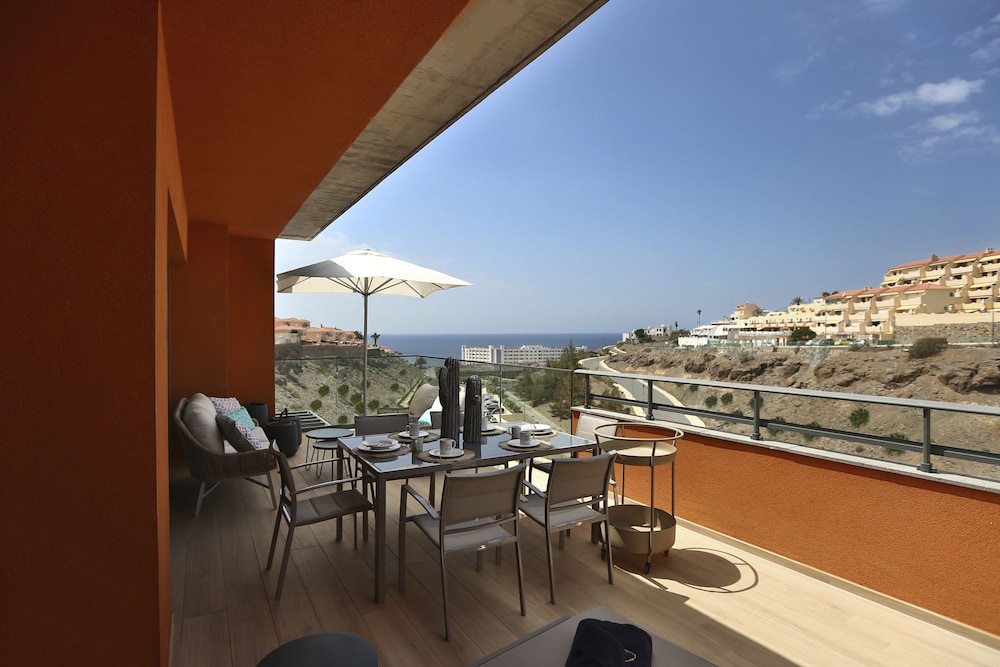 Arguineguin Park By Servatur VV — Hotel rooms in Arguineguin, Canary Islands