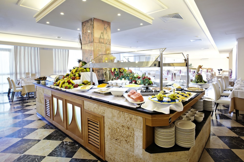Grupotel Playa Camp de Mar - Adults Only — Restaurant & bars in Andratx, Balearic Islands