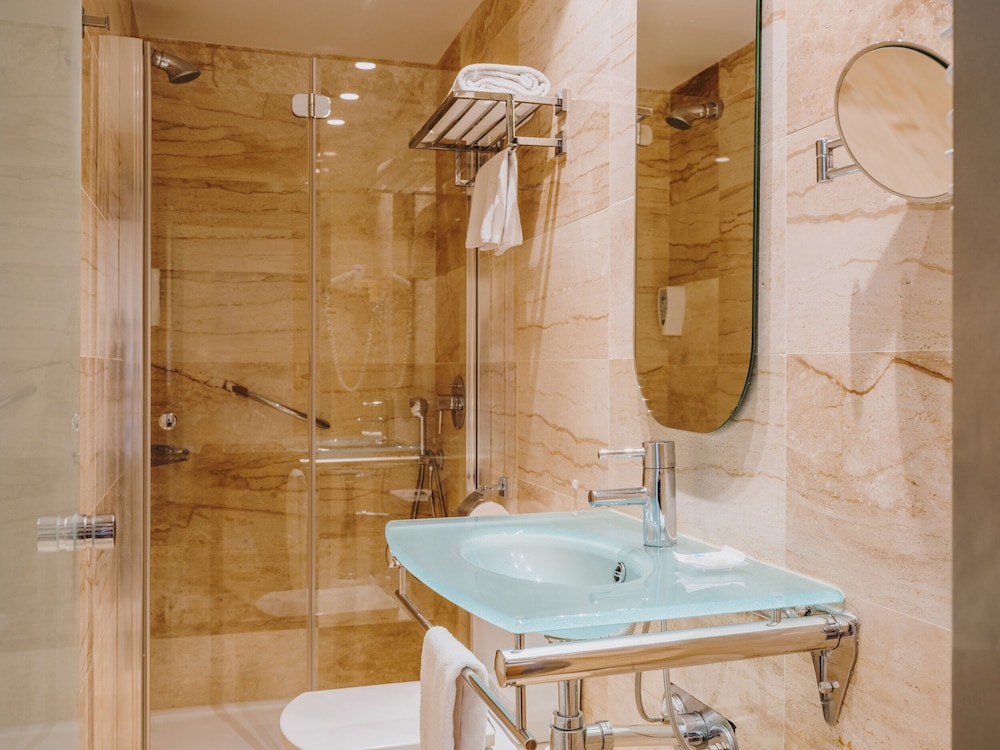 Grupotel Playa Camp de Mar - Adults Only — Hotel rooms in Andratx, Balearic Islands