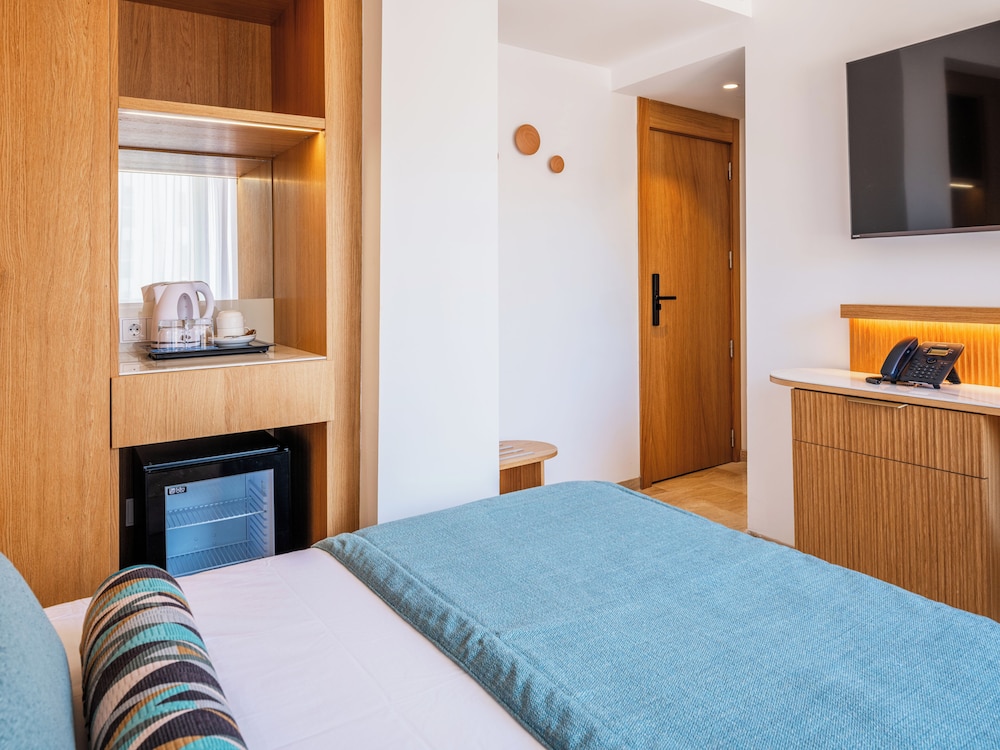 Grupotel Playa Camp de Mar - Adults Only — Hotel rooms in Andratx, Balearic Islands