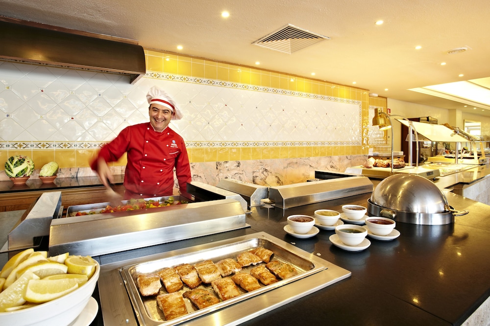 Grupotel Playa Camp de Mar - Adults Only — Restaurant & bars in Andratx, Balearic Islands
