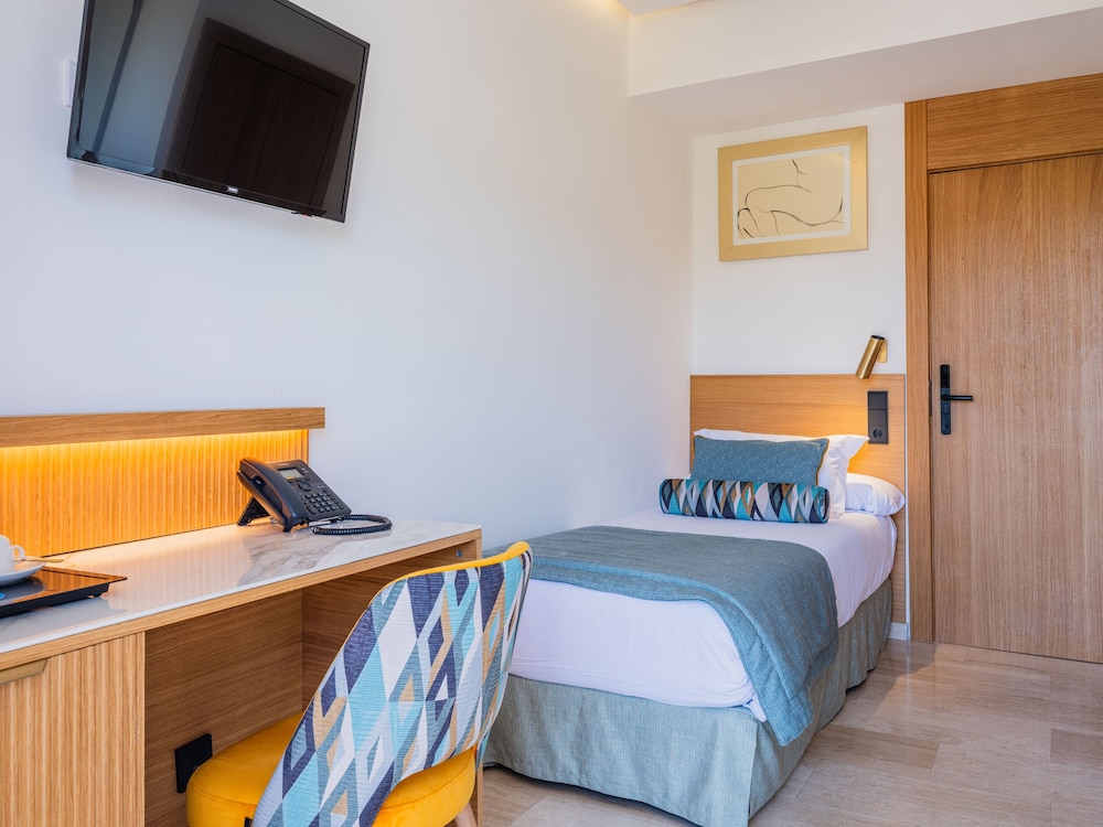 Grupotel Playa Camp de Mar - Adults Only — Hotel rooms in Andratx, Balearic Islands