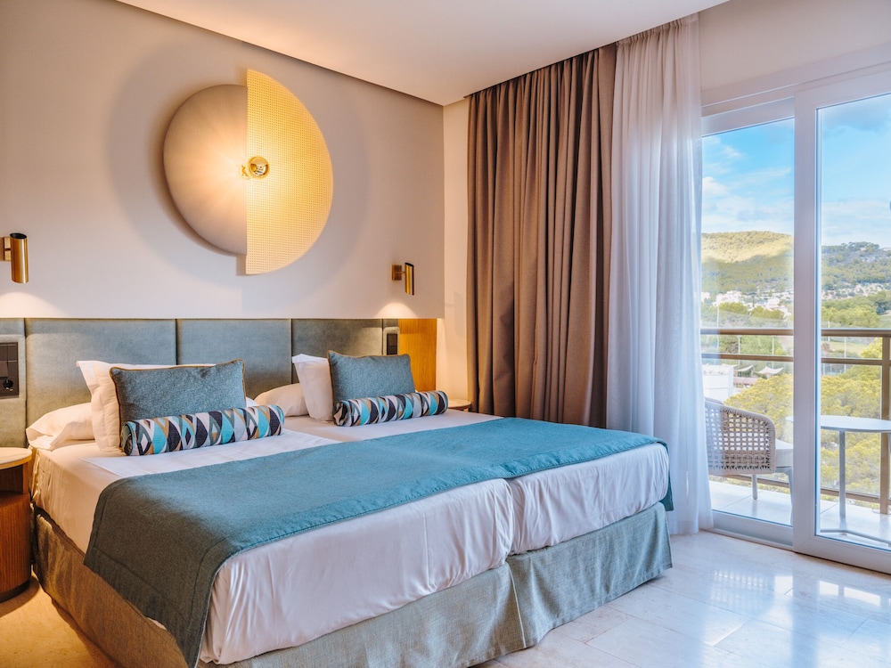 Grupotel Playa Camp de Mar - Adults Only — Hotel rooms in Andratx, Balearic Islands