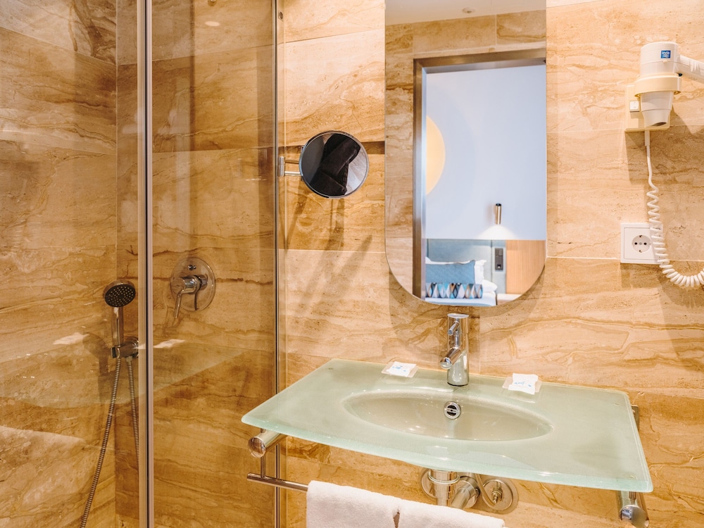 Grupotel Playa Camp de Mar - Adults Only — Hotel rooms in Andratx, Balearic Islands