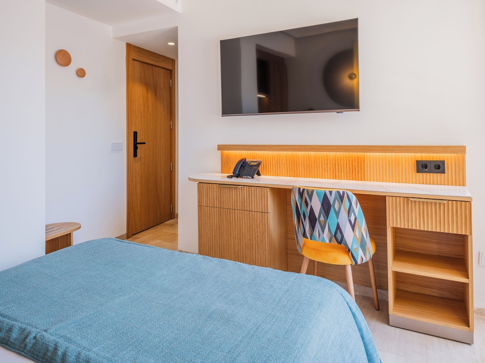 Grupotel Playa Camp de Mar - Adults Only — Hotel rooms in Andratx, Balearic Islands