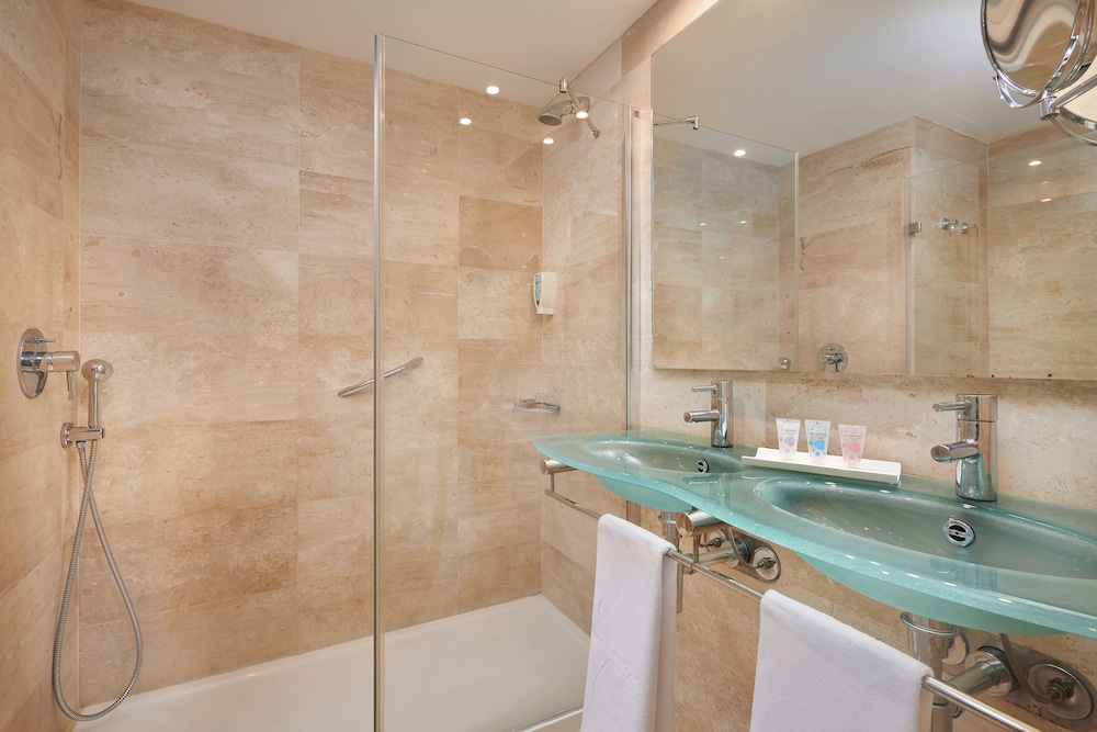 Grupotel Playa Camp de Mar - Adults Only — Hotel rooms in Andratx, Balearic Islands