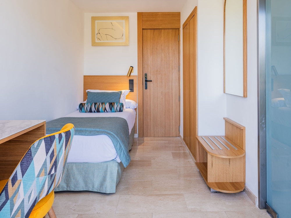Grupotel Playa Camp de Mar - Adults Only — Hotel rooms in Andratx, Balearic Islands