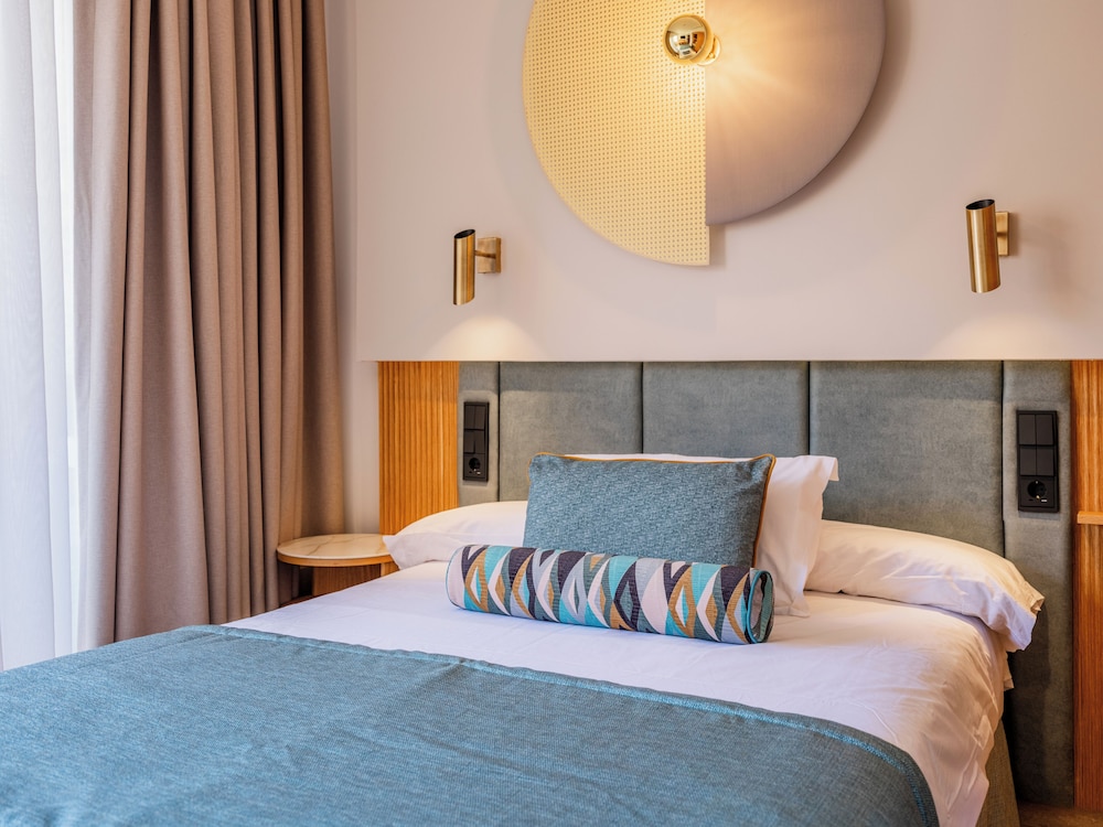 Grupotel Playa Camp de Mar - Adults Only — Hotel rooms in Andratx, Balearic Islands