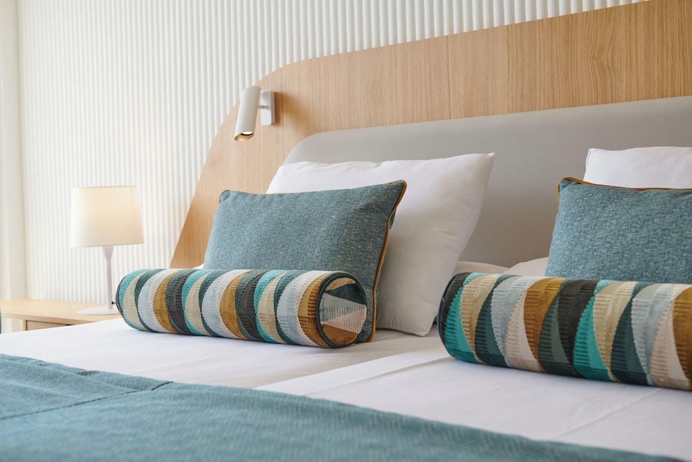 Grupotel Playa Camp de Mar - Adults Only — Hotel rooms in Andratx, Balearic Islands