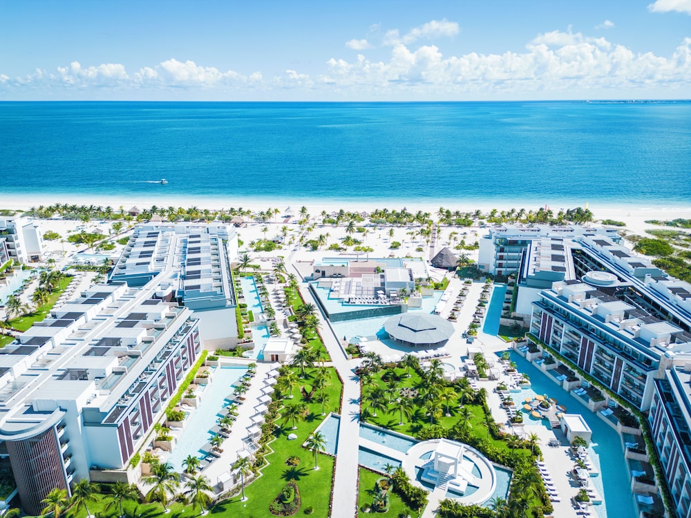 Majestic Elegance Costa Mujeres – All Inclusive — Hotel building in Playa Mujeres, Quintana Roo