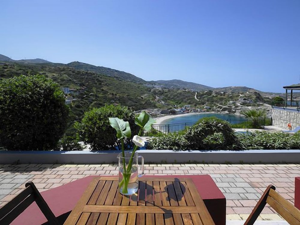 Erivolos Hotel Apartments — Beach in Lygaria