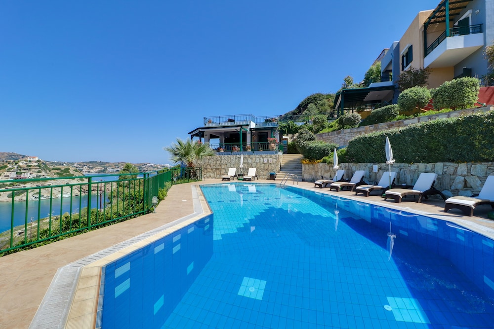 Erivolos Hotel Apartments — Main photo in Lygaria