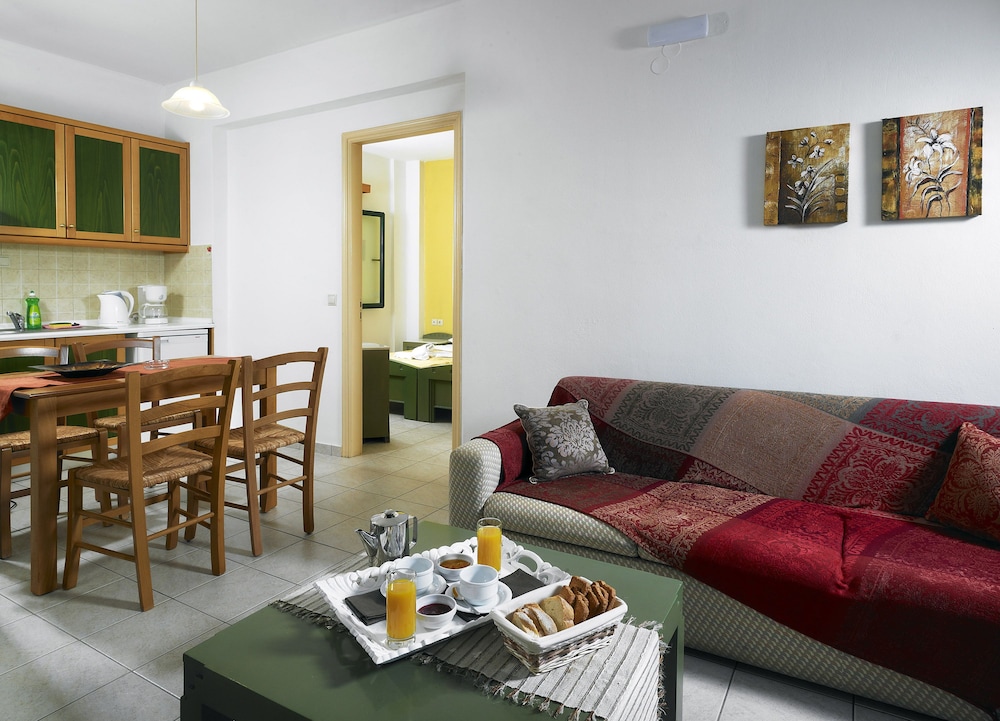 Erivolos Hotel Apartments — Hotel rooms in Lygaria
