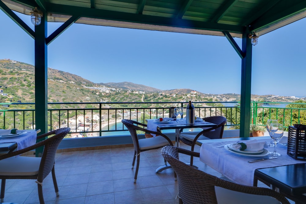 Erivolos Hotel Apartments — Restaurant & bars in Lygaria