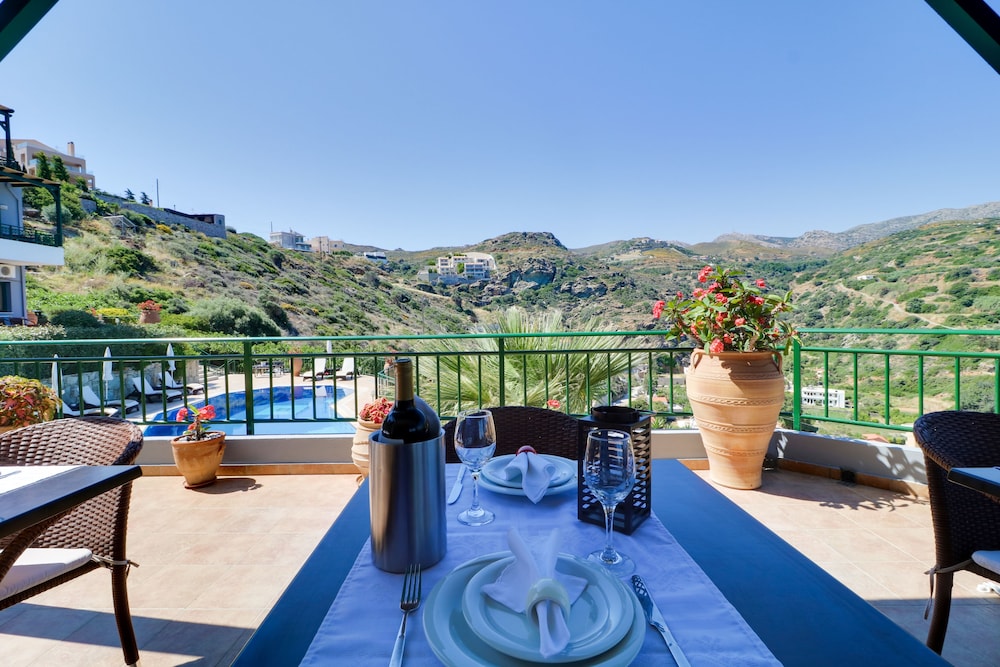 Erivolos Hotel Apartments — Restaurant & bars in Lygaria