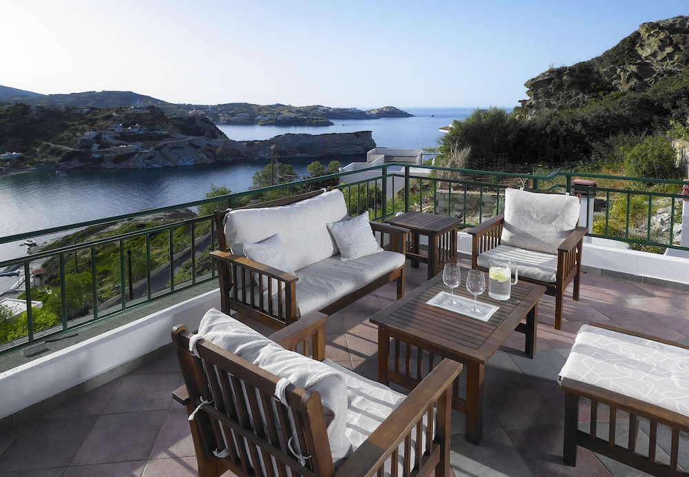 Erivolos Hotel Apartments — Hotel building in Lygaria