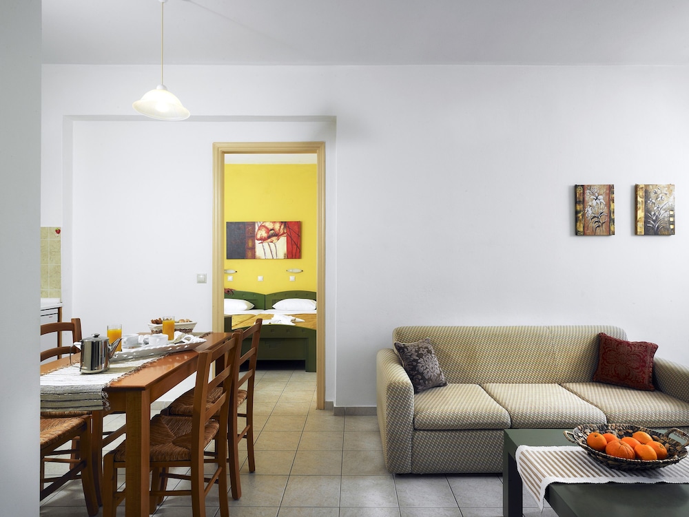 Erivolos Hotel Apartments — Hotel rooms in Lygaria