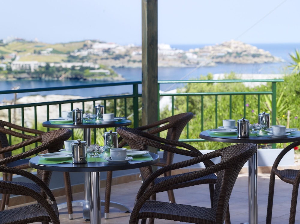 Erivolos Hotel Apartments — Restaurant & bars in Lygaria